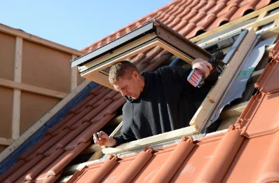 Pose de fenêtres de toit Velux à Saint-Georges-Montcocq